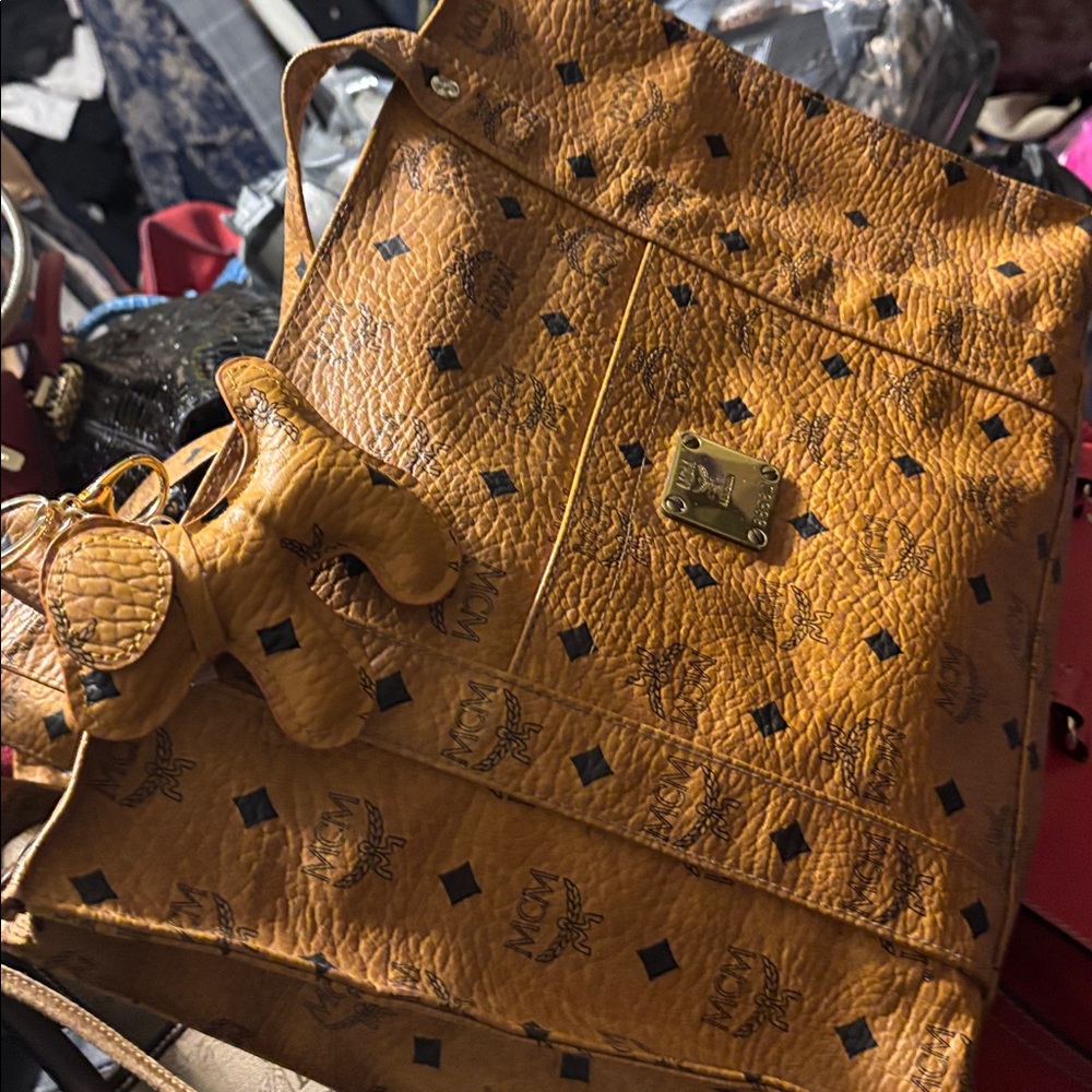MCM Cognac Visetos Tote Bag
Measurements:18” Length, 11” width -NWOT/Charm
